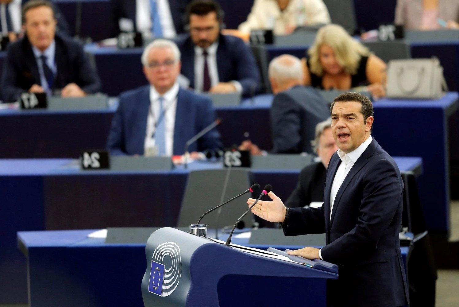 Eκτός τόπου και χρόνου ο Α. Τσίπρας: «Να απομονώσουμε τα πατριωτικά κινήματα στην ΕΕ!» – Για τους μετανάστες: «Δεν χρειάζονται φράχτες»